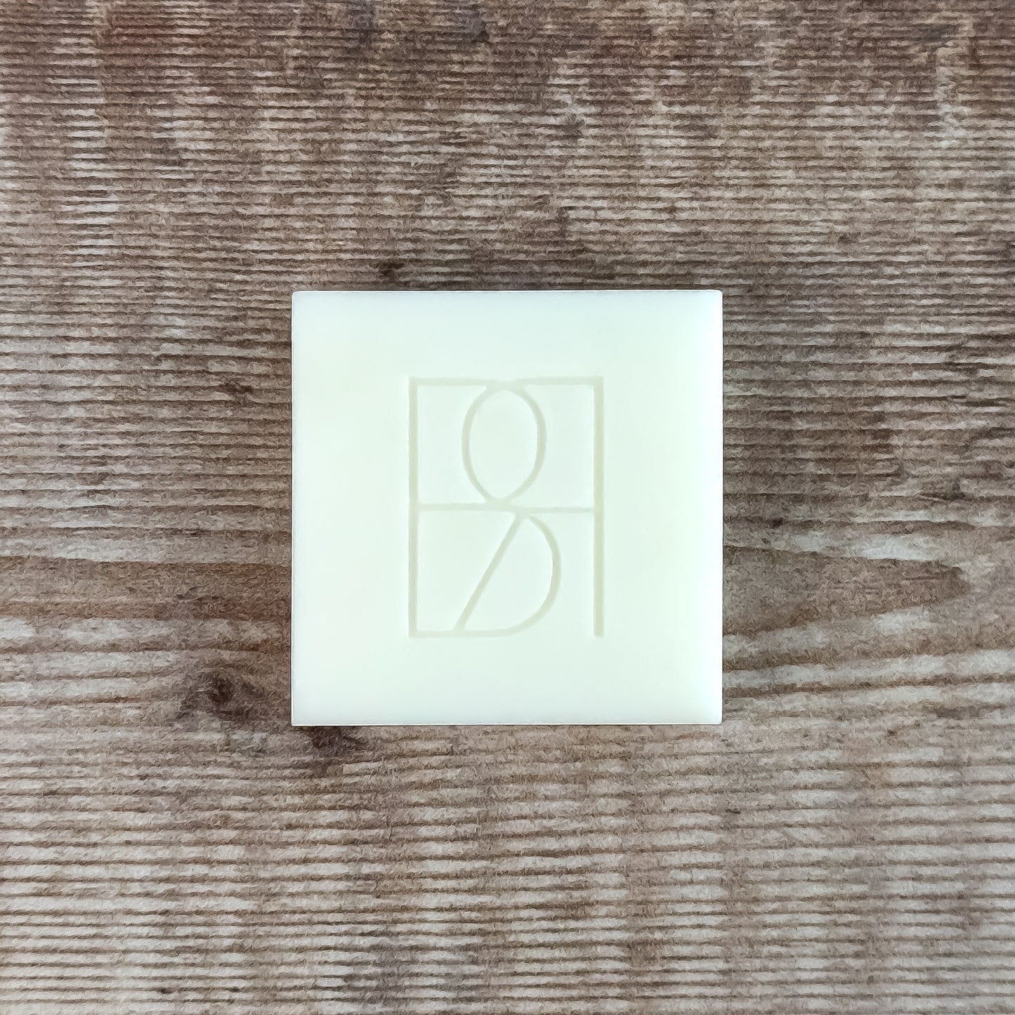 A single Rosie & B wax melt