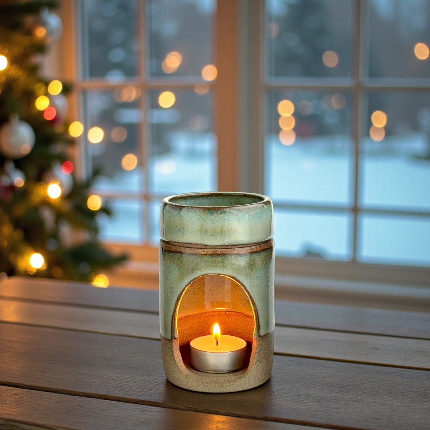 Manon wax melt warmer, part of Rosie & B's Winter Collection.